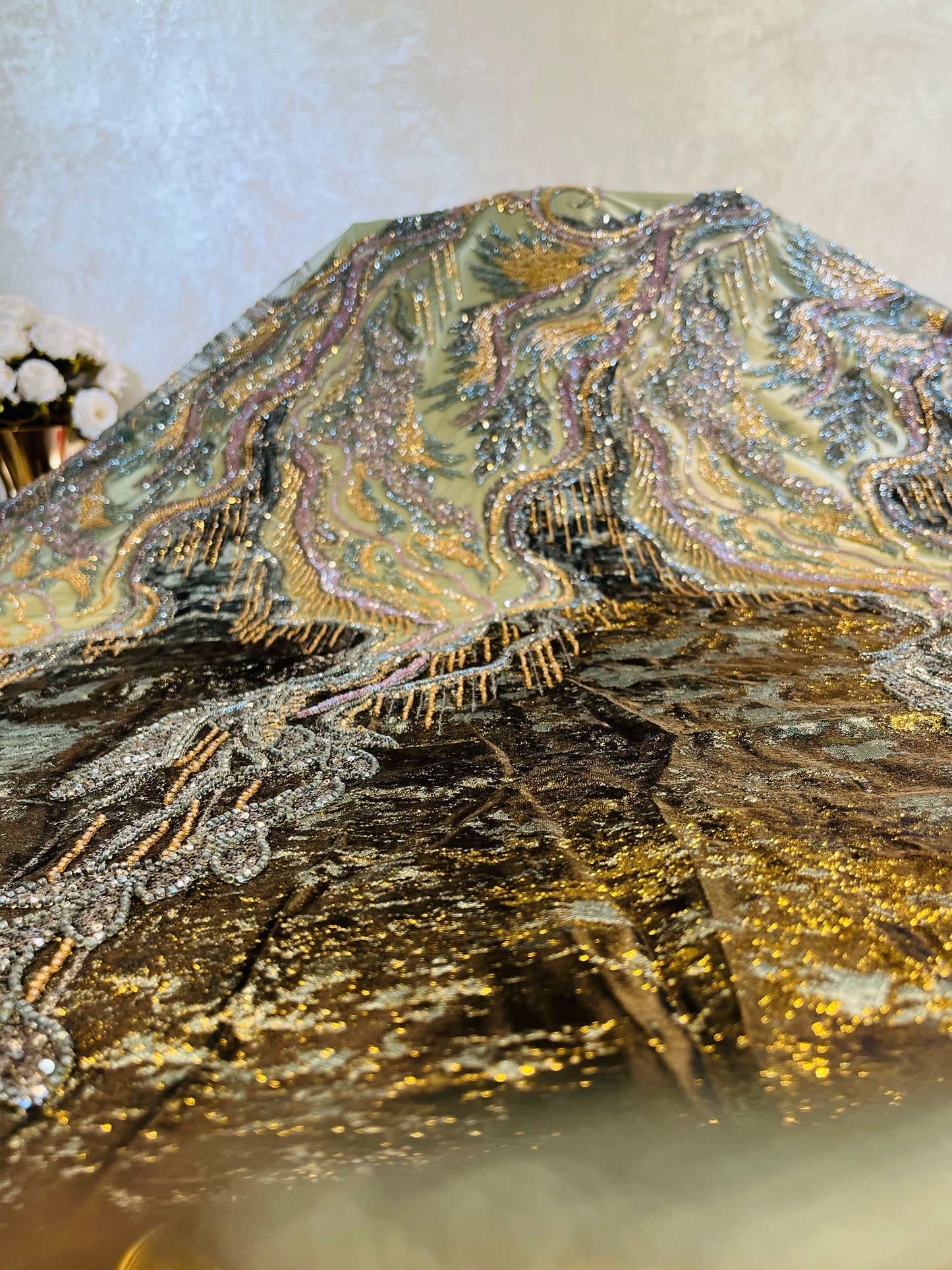 tissu mi brocart mi tulle travaillé